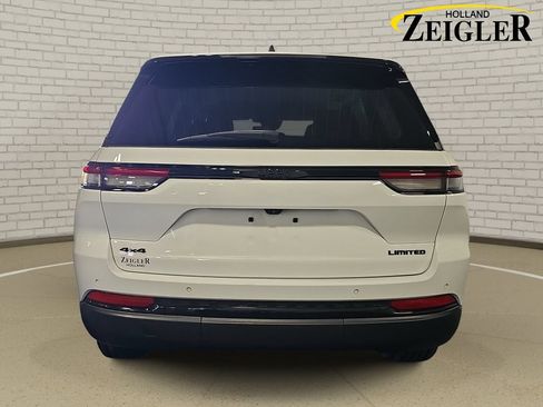 Used 2023 Jeep Grand Cherokee Limited w/ Black Appearance Package AWD/4WD image 6