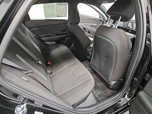 Used 2025 Hyundai Elantra Sport image 29