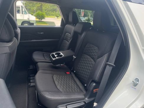 Used 2022 Nissan Pathfinder SV FWD image 24