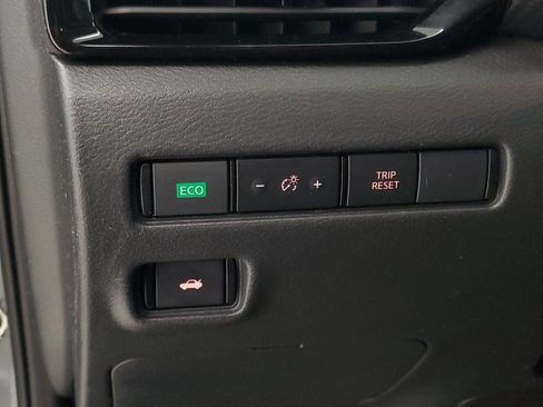 Used 2024 Nissan Sentra SV FWD image 13