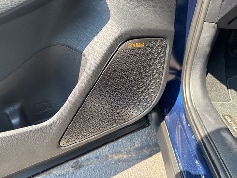 New 2025 Mitsubishi Outlander SE image 16