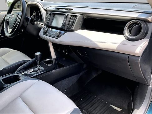 Used 2018 Toyota RAV4 Limited FWD image 19