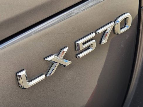 Used 2017 Lexus LX 570 4WD w/ Luxury Package image 12