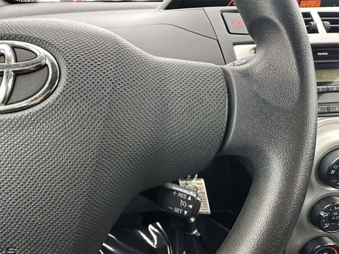 Used 2009 Toyota Yaris 4-Door Hatchback image 13