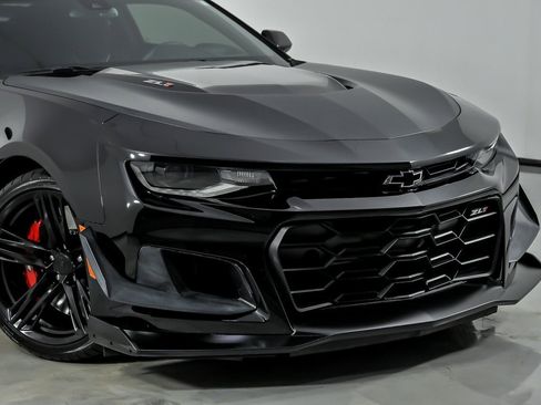 Used 2019 Chevrolet Camaro ZL1 RWD image 3