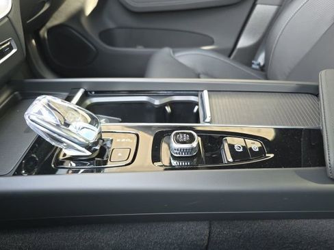 New 2026 Volvo XC60 T8 Ultra w/ Protection Package Premier AWD/4WD image 33
