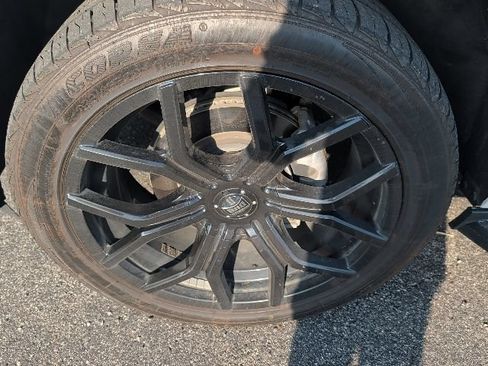 Used 2023 Ford Expedition XLT AWD/4WD image 4
