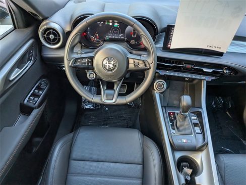 Used 2025 Alfa Romeo Tonale w/ Premium Package image 17