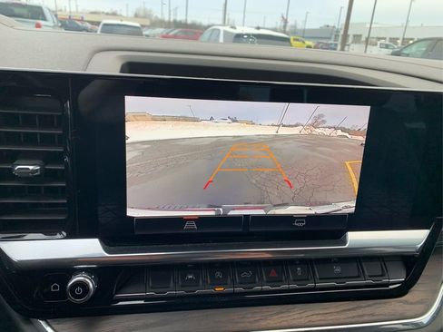 Used 2023 GMC Sierra 1500 SLT w/ SLT Convenience Package image 25