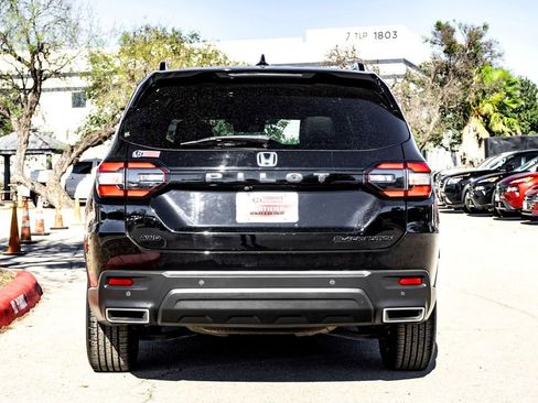 Used 2025 Honda Pilot Black Edition image 6