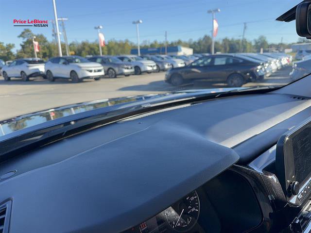 Used 2025 Nissan Pathfinder SL FWD image 34