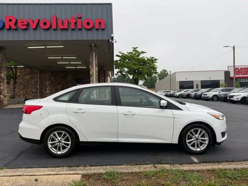 Used 2018 Ford Focus SE FWD image 8