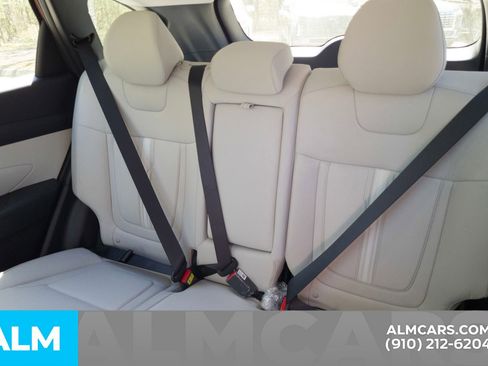Used 2025 Hyundai Tucson SEL FWD image 16