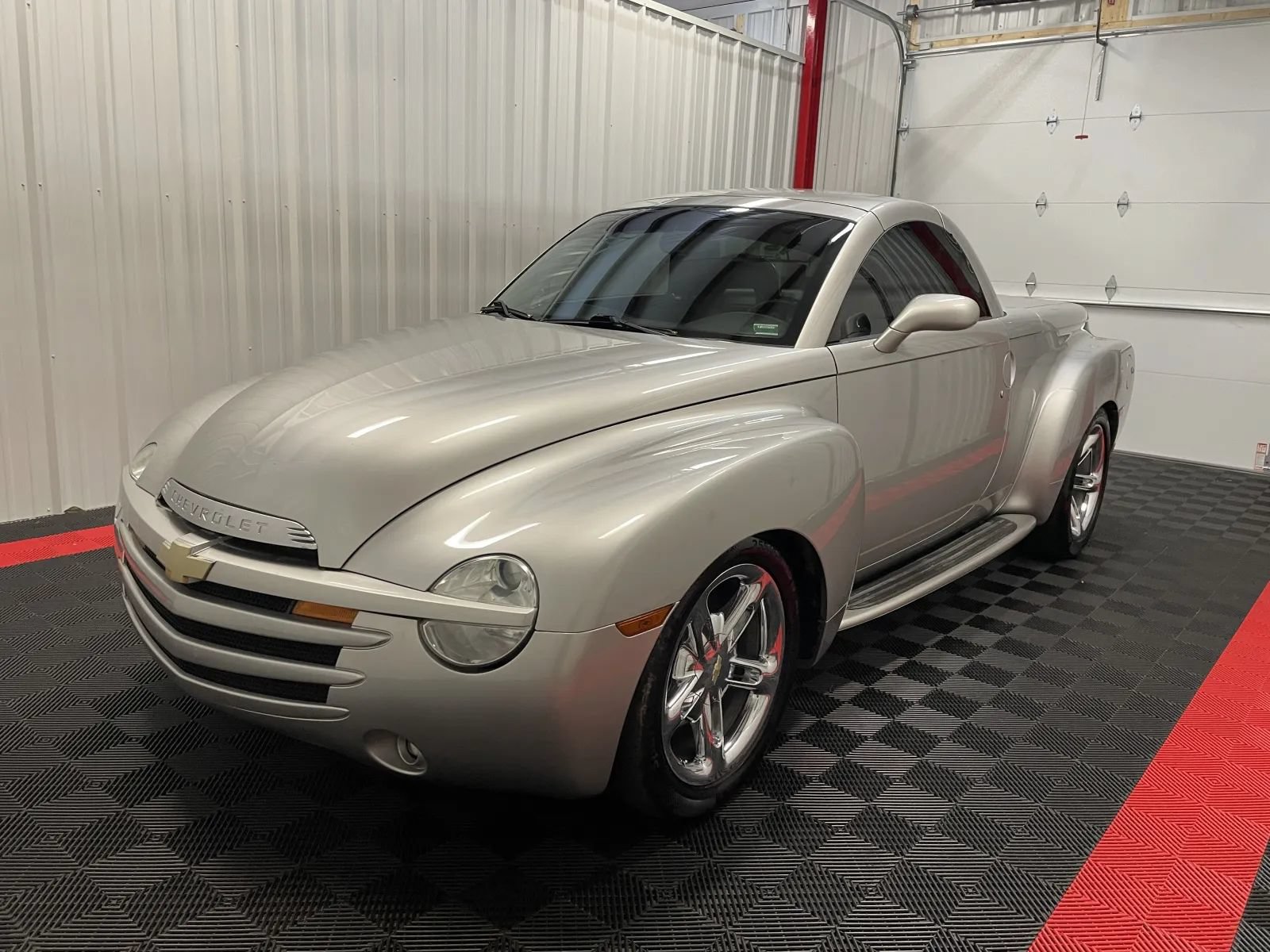 Used 2005 Chevrolet SSR w/ Preferred Equipment Group RWD image 5