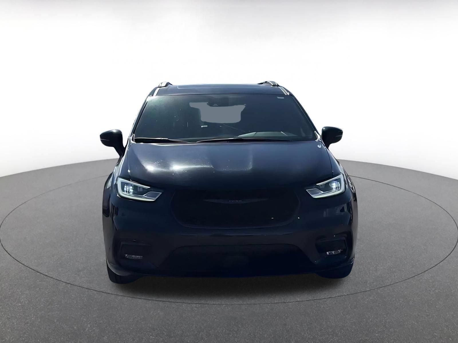 Used 2025 Chrysler Pacifica Limited FWD image 4