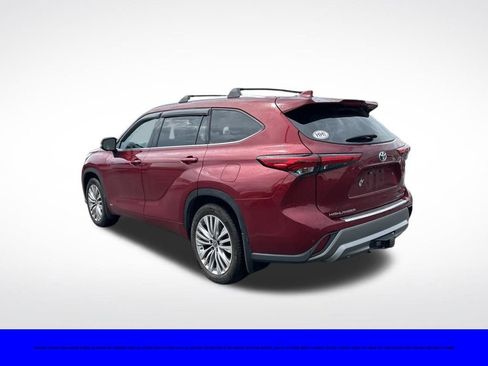 Used 2023 Toyota Highlander Platinum AWD/4WD image 3