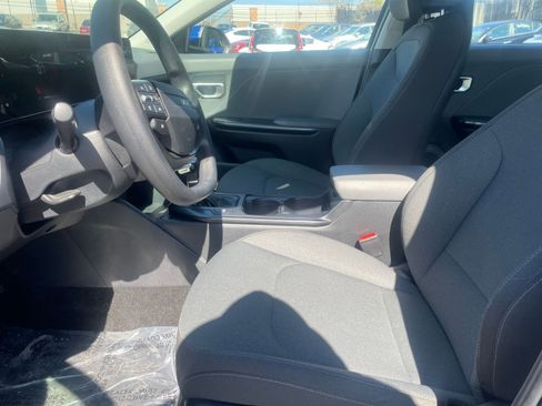 Used 2025 Kia K4 LXS image 31