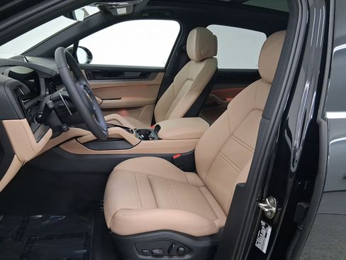 New 2025 Porsche Cayenne S image 5