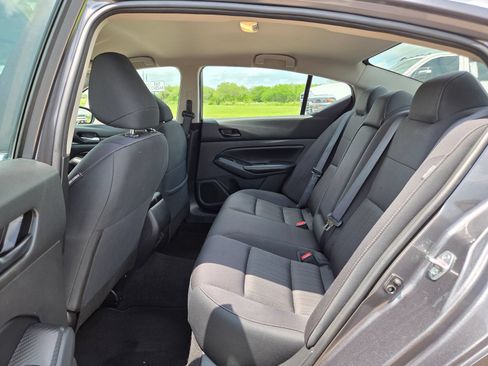 Used 2024 Nissan Altima 2.5 SV FWD image 15