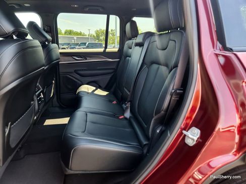 New 2025 Jeep Grand Cherokee Limited w/ Black Appearance Package image 54