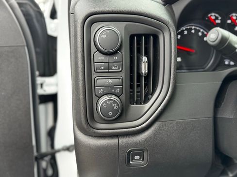 Used 2024 Chevrolet Silverado 1500 Custom image 17