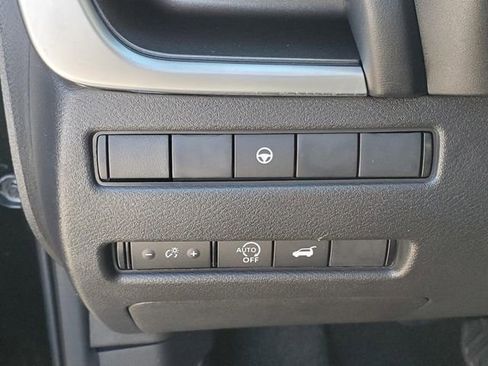 Certified 2025 Nissan Rogue SV image 19