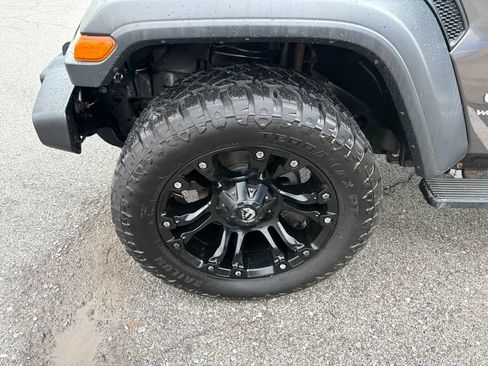Used 2018 Jeep Wrangler Unlimited Sport S AWD/4WD image 9