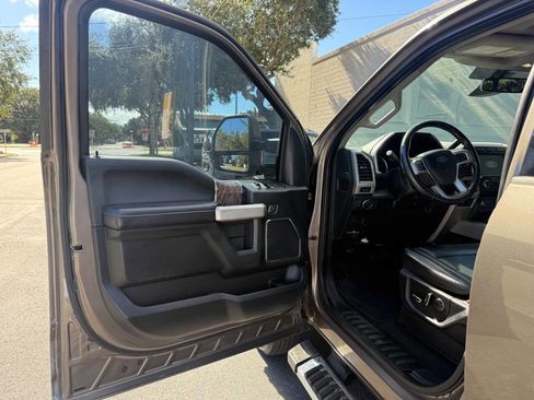 Used 2019 Ford F350 Lariat w/ Lariat Ultimate Package image 39