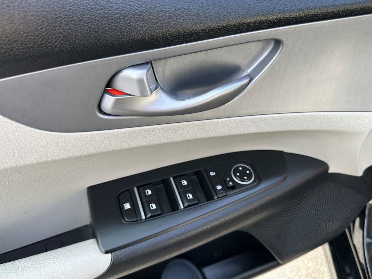 Used 2023 Kia Forte LXS w/ LXS Technology Package FWD image 23