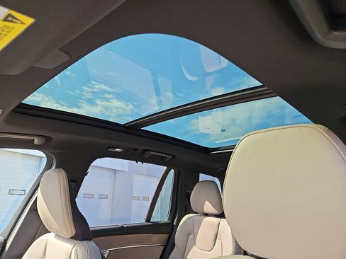 New 2026 Volvo XC90 B6 Ultra w/ Protection Package Premier AWD/4WD image 12