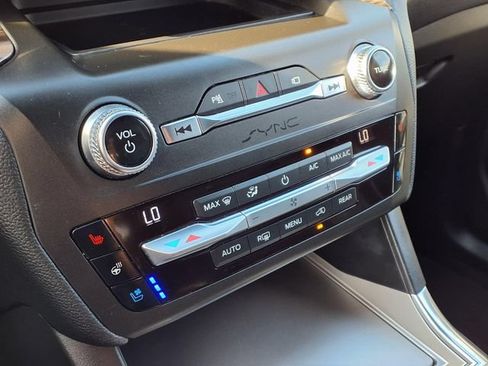 Used 2020 Ford Explorer Limited RWD image 11