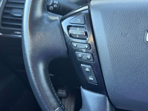 Used 2022 Nissan Armada SV image 36