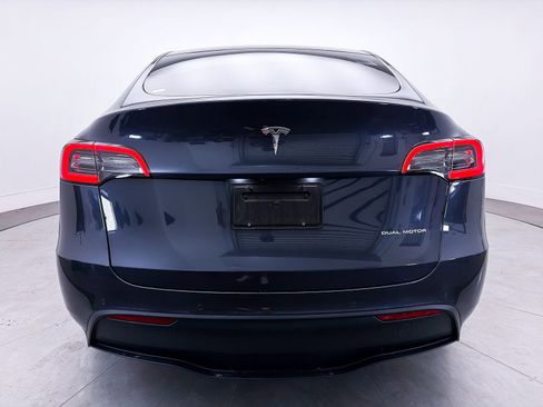 Used 2022 Tesla Model Y Long Range image 13