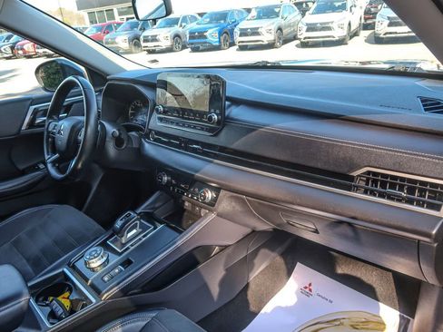 Used 2024 Mitsubishi Outlander image 21