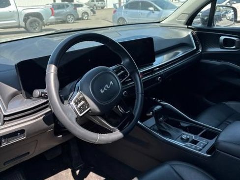 Used 2024 Kia Sorento S FWD image 2