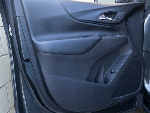 Used 2018 Chevrolet Equinox LT FWD image 11
