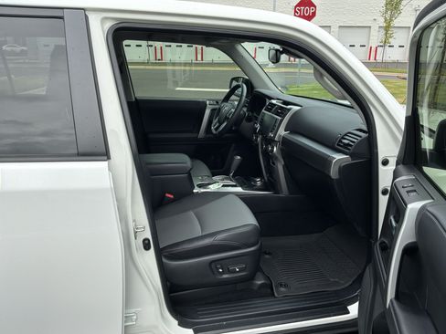 Used 2022 Toyota 4Runner SR5 Premium AWD/4WD image 32