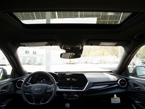 New 2026 Chevrolet Trax RS w/ Sunroof Package FWD image 15