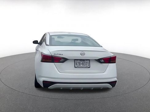 Used 2025 Nissan Altima 2.5 SV image 11