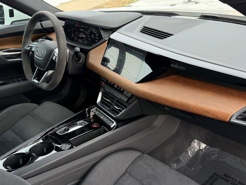 Certified 2022 Audi e-tron GT Premium Plus image 15