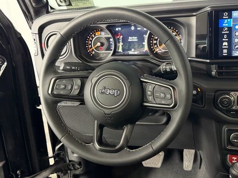 Used 2025 Jeep Wrangler Unlimited Rubicon image 11