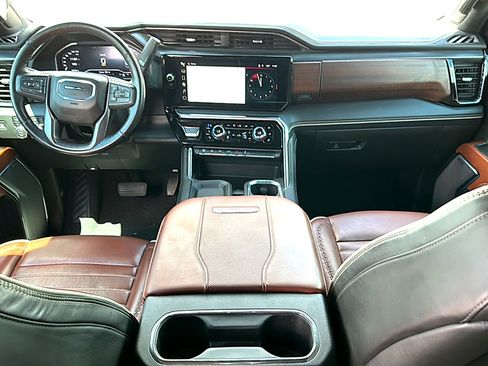 Used 2024 GMC Sierra 3500 Denali Ultimate AWD/4WD image 22