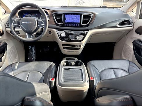 Used 2017 Chrysler Pacifica Touring-L Plus image 15