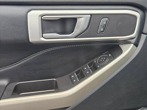 Used 2021 Ford Explorer XLT RWD image 12