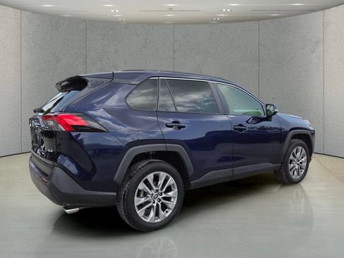 Used 2022 Toyota RAV4 XLE Premium FWD image 3