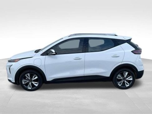 Used 2022 Chevrolet Bolt EUV LT w/ Convenience Package FWD image 31