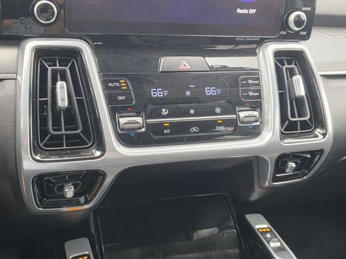 Used 2023 Kia Sorento SX AWD/4WD image 24