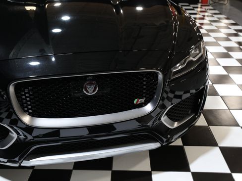 Used 2017 Jaguar F-PACE S AWD/4WD image 12