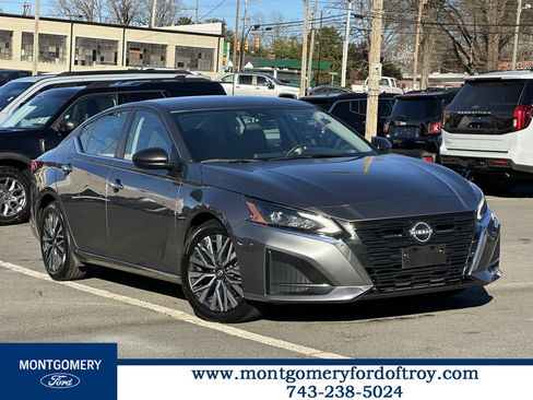Used 2024 Nissan Altima 2.5 SV image 1