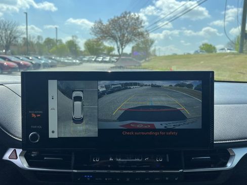 Used 2025 Toyota Sienna Platinum image 14